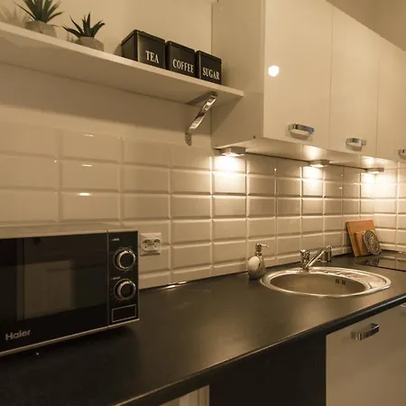 New In Heart Of Apartment *